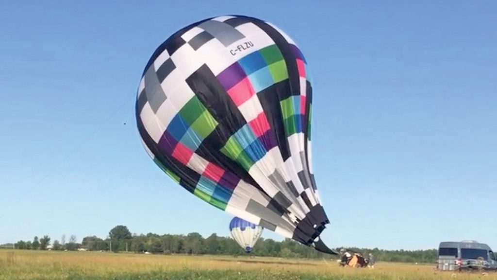 Les conditions très humides de la saison ont rendu l’accès aux terres agricoles plus difficile pour les pilotes de montgolfières qui avaient l’habitude d’y atterrir sans restriction. Photo : Gracieuseté de Sébastien Robert