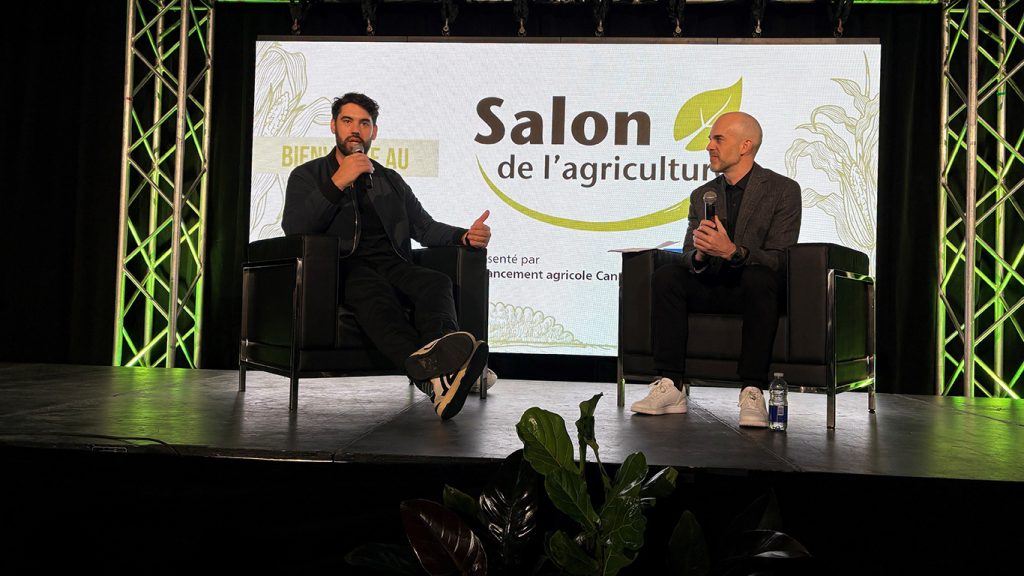 En plus d’anecdotes de la Ligue nationale de football, Laurent Duvernay Tardif a parlé de sa reprise de la boulangerie familiale, Le Pain dans les Voiles, et de son engagement à préconiser une agriculture durable, avec le blé qu’il cultive.