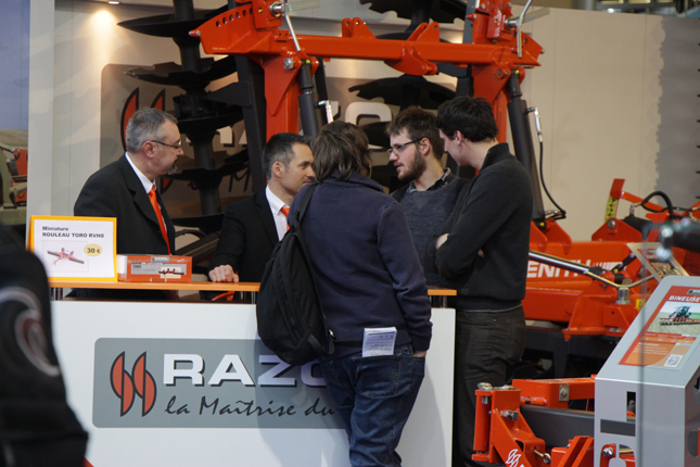 Dès 8h30 les visiteurs présents au Parc des expositions de Villepinte ont pu poser leurs questions aux exposants. © Étienne Dupuis