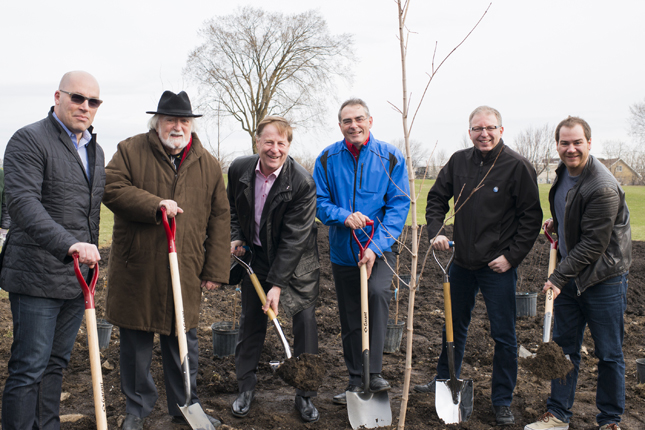 Pour le Jour de la Terre Québec, l’appui du milieu agricole est essentiel pour l’atteinte de l’objectif de 375 000 arbres plantés en 2017. © Jour de la Terre Québec