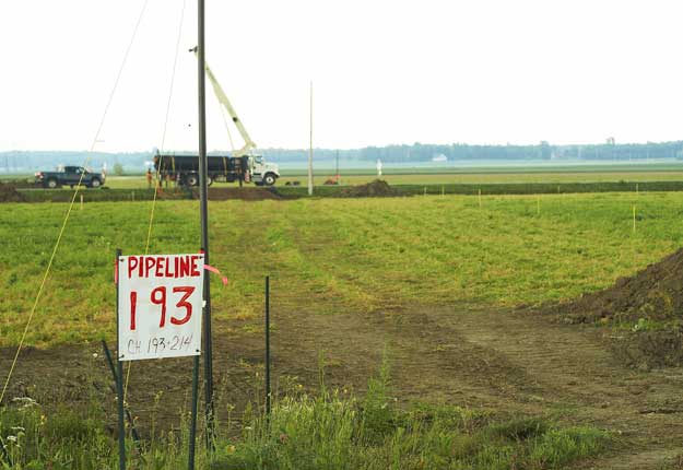 Le projet de loi C-46 prévoit que les compagnies pipelinières qui transportent 250 000 barils par jour soient responsables des dommages causés par des rejets non intentionnels de pétrole. © Archives TCN