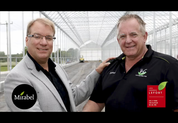 Sylvain Terrault, président-directeur général d’Hydroserre Mirabel, et Sylvain Lefort, président-directeur général des Serres Lefort, ont investi plus de 3 M$ dans un complexe de serres de 1,4 hectare. Crédit photo : Agro Québec