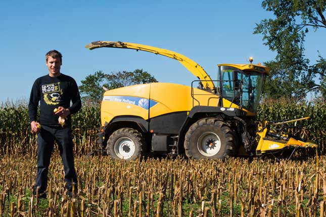 Nicolas Mailloux est très satisfait de sa récolte 2015 de maïs fourrager. © Martin Ménard