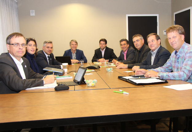 Pendant que les ministres du Commerce poursuivaient leurs négociations, une partie de la délégation agricole québécoise, dont Marcel Groleau, président de l’UPA, continuait son travail à Atlanta, hier. Crédit photo : Thierry Larivière