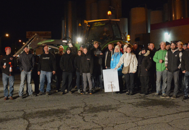 Plus d’une centaine de producteurs agricoles du Centre-du-Québec ont fait savoir leur mécontentement à Parmalat Canada. Crédit : Yves Charlebois