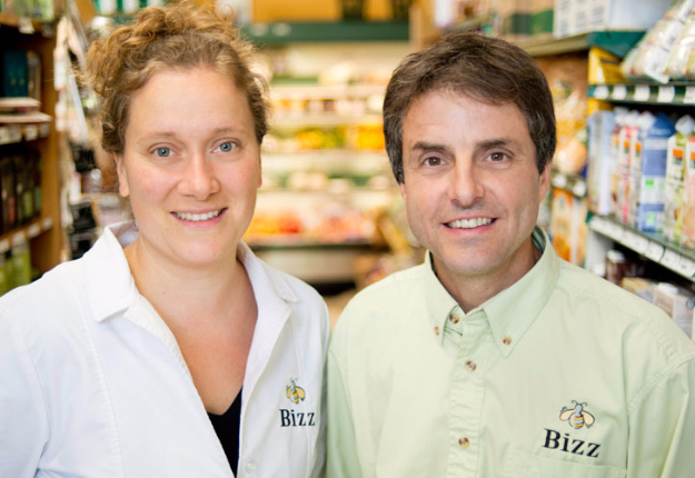 Émilie Boivin et Denis Gilbert, propriétaires de Bizz, magasin d'alimentation saine. Crédit photo : Bizz, magasin d'alimentation saine