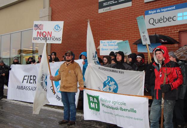 Demain, c’est le député de La Prairie, Jean-Claude Poissant, qui recevra la visite de producteurs agricoles et laitiers de la Montérégie qui manifesteront contre les importations de lait diafiltré. Crédit photo : Pierre-Yvon Bégin/TCN