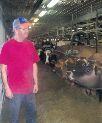 Gaston Fortin s’est rapidement adapté à ses tâches à la Ferme Pinardeau. « On espère le garder jusqu’à sa retraite! » a lancé Mélanie Pinard.