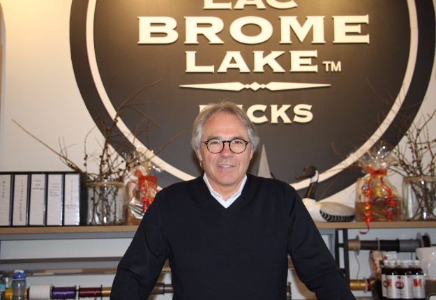 L’entreprise Canards du Lac Brome a entièrement relocalisé l’abattage de ses canards de Pékin aux États-Unis, indique Claude Trottier, président et directeur de l’exploitation. Crédit photo : Archives/TCN