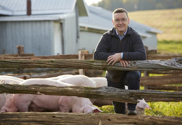 Vincent Breton, président de duBreton, indique que son entreprise tente de créer un marché de niche avec le porc biologique et Certified Human. Crédit photo : Gracieuseté de duBreton