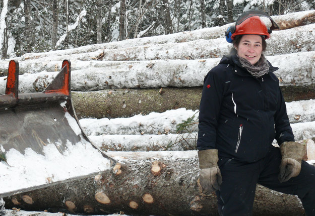 À 21 ans, à la fin de ses études en gestion agricole, Mirianne Rainville rêvait d’abord de s’acheter un lot forestier, « pas une maison ». Crédit photo: Michel Roy