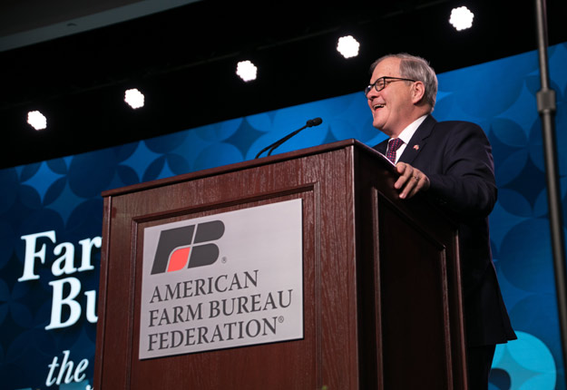 Lawrence MacAulay était le premier ministre canadien de l’Agriculture à pouvoir s’exprimer au congrès annuel de la plus grande association d’agriculteurs des États-Unis. Crédit photo: Michael LoBiondo