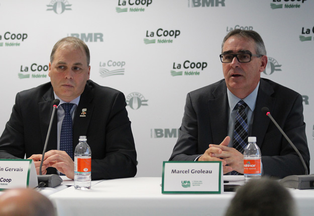 Ghislain Gervais, président de La Coop fédérée, et Marcel Groleau, président de l’Union des producteurs agricoles, en conférence de presse le 19 janvier. Crédit photo : Thierry Larivière / TCN