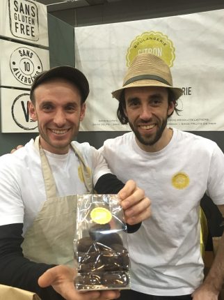 Jeremy Tordjman et Nicolas Gagnon, de la boulangerie artisanale Citron confit, à Rimouski. Leurs produits excluent les 10 principaux allergènes, comme les noix et le gluten.