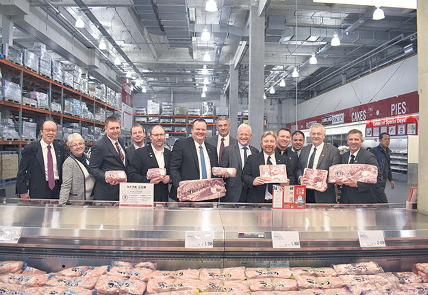 La délégation canadienne a visité un entrepôt Costco au Japon. Cette chaîne est approvisionnée en exclusivité en porc du Canada. Crédit photo: Gracieuseté des Éleveurs de porcs du Québec