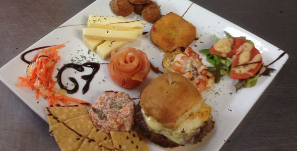 Voici l’assiette G7 Tour du monde du Café Chez-nous, à La Malbaie.