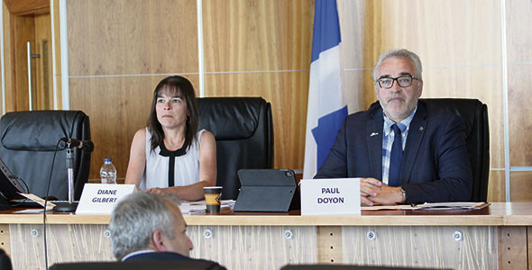 La directrice générale Geneviève Lemonde et le président Paul Doyon ont souligné les nouveaux projets d’AGRIcarrières, dont l’élaboration d’un 6e programme d’apprentissage en milieu de travail pour ouvriers en production d’animaux d’élevage et d’engraissement. Crédit photo : Myriam Laplante El Haïli/TCN