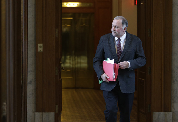 Pierre Paradis se défend d’avoir contrevenu aux règles de l’Assemblée nationale. Crédit : Pascal Ratthé/Archives TCN