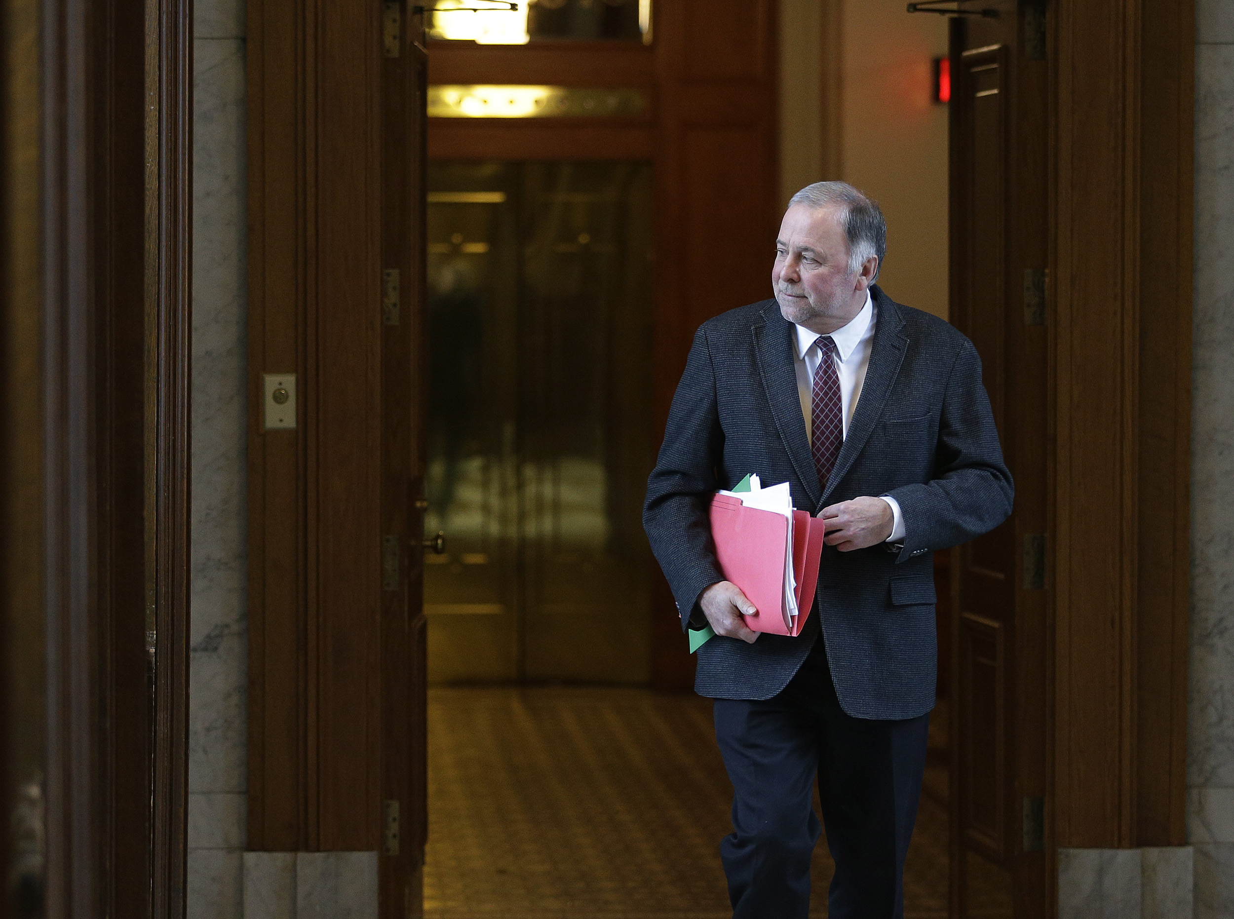 Pierre Paradis se défend d’avoir contrevenu aux règles de l’Assemblée nationale. Crédit photo: Pascal Ratthé/Archives TCN