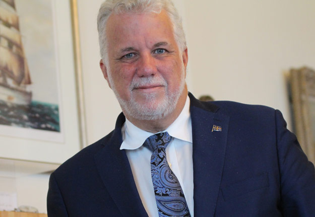 Philippe Couillard parle de « conséquences politiques sérieuses » dans l’éventualité où Ottawa sacrifierait la gestion de l’offre. Crédit photo : Archives/TCN