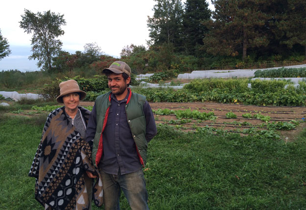 Céline Poissant et son fils Ludovic Beauregard sont heureux de savoir que la vocation biologique de leur terre de 200 acres à Sainte-Mélanie sera protégée à perpétuité. Crédit photo : Geneviève Quessy