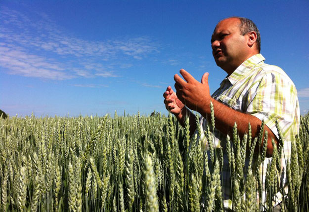 Rudy Laixhay et six entrepreneurs mettent en place un nouveau modèle agricole dans Charlevoix. « Chacun de nous provient d’un milieu différent, ce qui apporte un bon bagage de connaissances pour valoriser la production agricole. Crédit photo : Gracieuseté de Rudy Laixhay