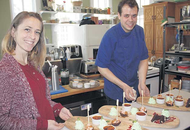 Delphine Martinez et Simon Lafontaine du resto-gîte le Lutin Marmiton. Crédit photos : Yvon Laprade