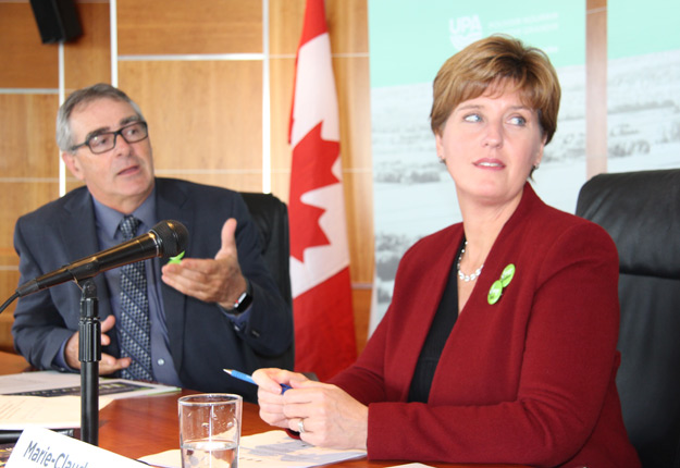 La ministre fédérale de l’Agriculture, Marie-Claude Bibeau, de passage devant le conseil général de l’UPA. Crédit photo : Julie Mercier/TCN