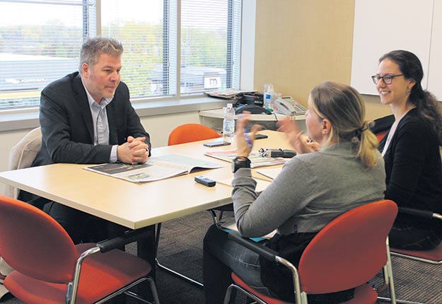 Dans une entrevue à La Terre, le chef du Parti québécois, Pascal Bérubé, propose de mettre en place un caucus des députés ruraux, tous partis confondus. Photo : Ariane Desrochers/TCN