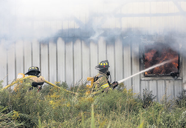 Les bâtiments agricoles sont considérés « à risque élevé » d’incendie par le ministère de la Sécurité publique. Photo : Steve Jolicoeur / Archives TCN