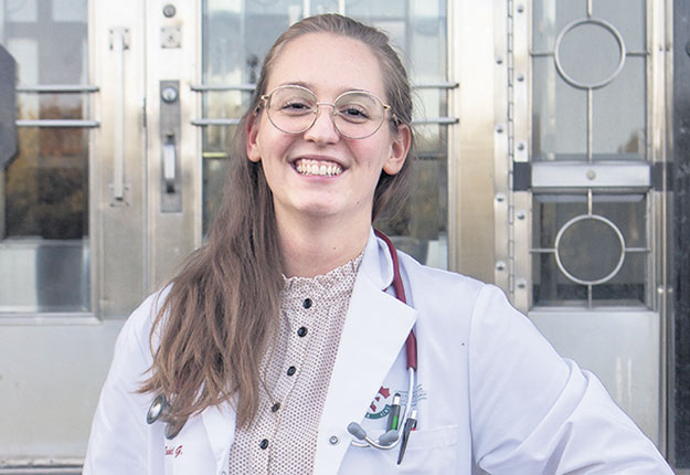 Rachel Gauvin, finissante en médecine vétérinaire, a complété son stage clinique en menant des vidéoconférences avec ses clients. Photo : Gracieuseté de Rachel Gauvin