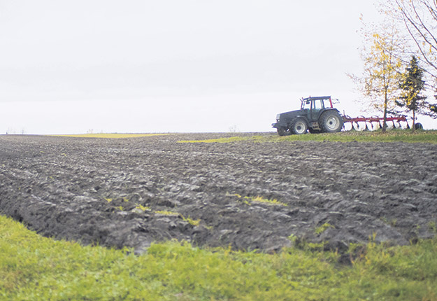 Le mois de novembre sera généralement doux et peu pluvieux, soit l’idéal pour les travaux d’automne, prévoit André Monette, chef du service de la météorologie chez MétéoMédia. Photo : Martin Ménard / Archives TCN