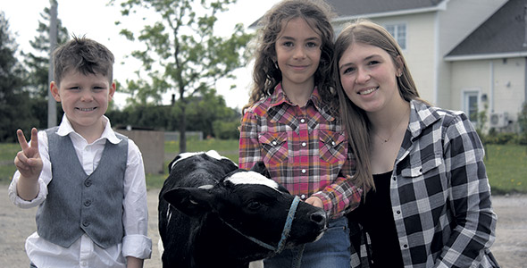 Charlie Lou, Samie et Léonie formeront peut-être un jour la 4e génération d’agriculteurs chez les Michon. 