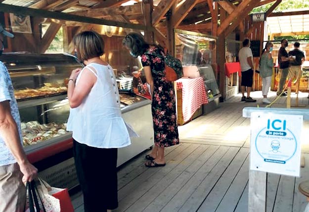 Le marché public de Racine est devenu un carrefour des produits du terroir en Estrie. Photo : Claude Fortin