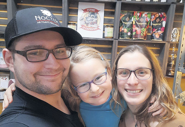 Vincent-Olivier Bastien et Éliane Gélinas Frénette ont profité de la dernière année pour tisser de nouveaux liens d’affaires avec les producteurs de la Gaspésie, dont les produits sont vendus à leur boutique. Photo : Gracieuseté de la Ferme le Caprivore