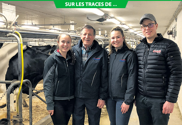 Yvon St-Pierre en compagnie de ses trois petits-enfants Marie, Catherine et Jérémie Bourdeau. Photo : Gracieuseté des Fermes Cotopierre