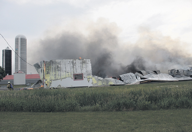 Selon les données officielles, plus de 30 % des incendies de ferme surviennent à la suite d’un bris électrique. Toutefois, environ 40 % des feux de bâtiment sont de cause inconnue et on comprend que le facteur électricité est le plus souvent en cause. Photo : Gracieuseté d'Adam Bolestridge