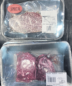 Le 26 mai, une épicerie de Beloeil, en Montérégie, offrait deux types de filet mignon de bœuf Wagyu, l’un à 167 $ le kilo et l’autre à 328 $ le kilo. Photo : Martin Ménard/TCN