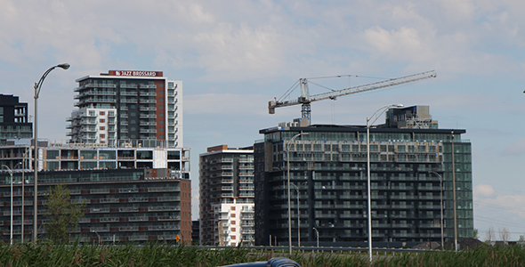 La pression immobilière est forte dans le secteur du Quartier Dix30. Photo : Patricia Blackburn/TCN