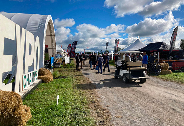 Selon les organisateurs d’Expo-Champs, les visiteurs ont été au rendez-vous, malgré les aléas de la météo. Photo : Guillaume Cloutier/TCN