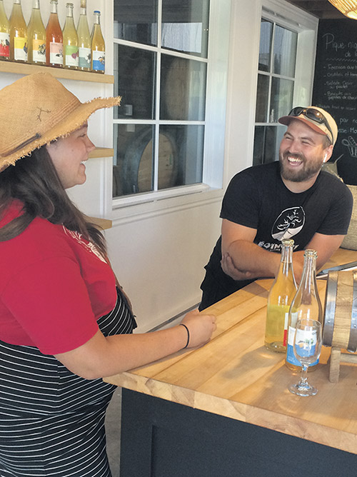 Les deux entrepreneurs se sont dotés d’installations modernes afin de mieux accueillir leurs visiteurs. Photo : Claude Fortin