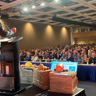 À son premier congrès comme président de l’UPA, Martin Caron a soulevé les applaudissements des délégués en défendant l’autonomie des producteurs. Photo : Martin Ménard / TCN