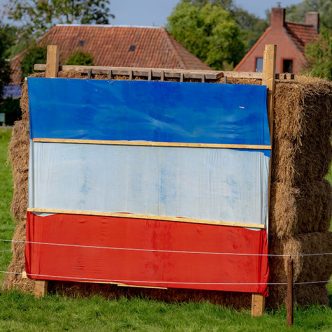 Le drapeau des Pays-Bas mis à l'envers en guise de protestation. Photo : Shutterstock