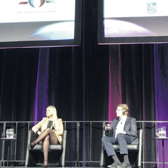 L’animateur du panel de discussions, Vincent Cloutier, en compagnie de Stéphanie Poitras, directrice générale d’Aliments Asta, d’Arnold Drung, président de Conestoga Meats et de Paul Beauchamp, premier vice-président d’Olymel. Photos : Patricia Blackburn/TCN