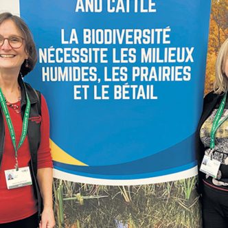 Nathalie Côté et Francine Trépanier étaient les déléguées des Producteurs de bovins du Québec à la COP15. Photos : Gracieuseté de Nathalie Côté