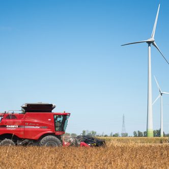 Un nouvel appel d’offres d’Hydro-Québec, potentiellement de 4 000 mégawatts, devrait entraîner l’installation de centaines d’éoliennes sur le territoire québécois. Photo : Archives / TCN