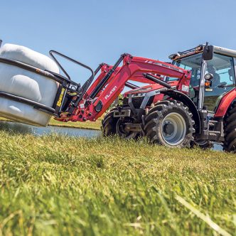 Partenaire idéal pour les petits comme les grands travaux, la série 5S de Massey Ferguson constitue la référence sectorielle, selon le fabricant, pour la puissance et le couple du moteur. Photos : Gracieuseté d’AGCO