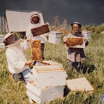 Annie Vinet, qui a grandit dans une ferme, explique l’importance du milieu agricole et dit être fière de son métier, qu’elle exerce avec passion. Photo : Gracieuseté d’Annie Vinet