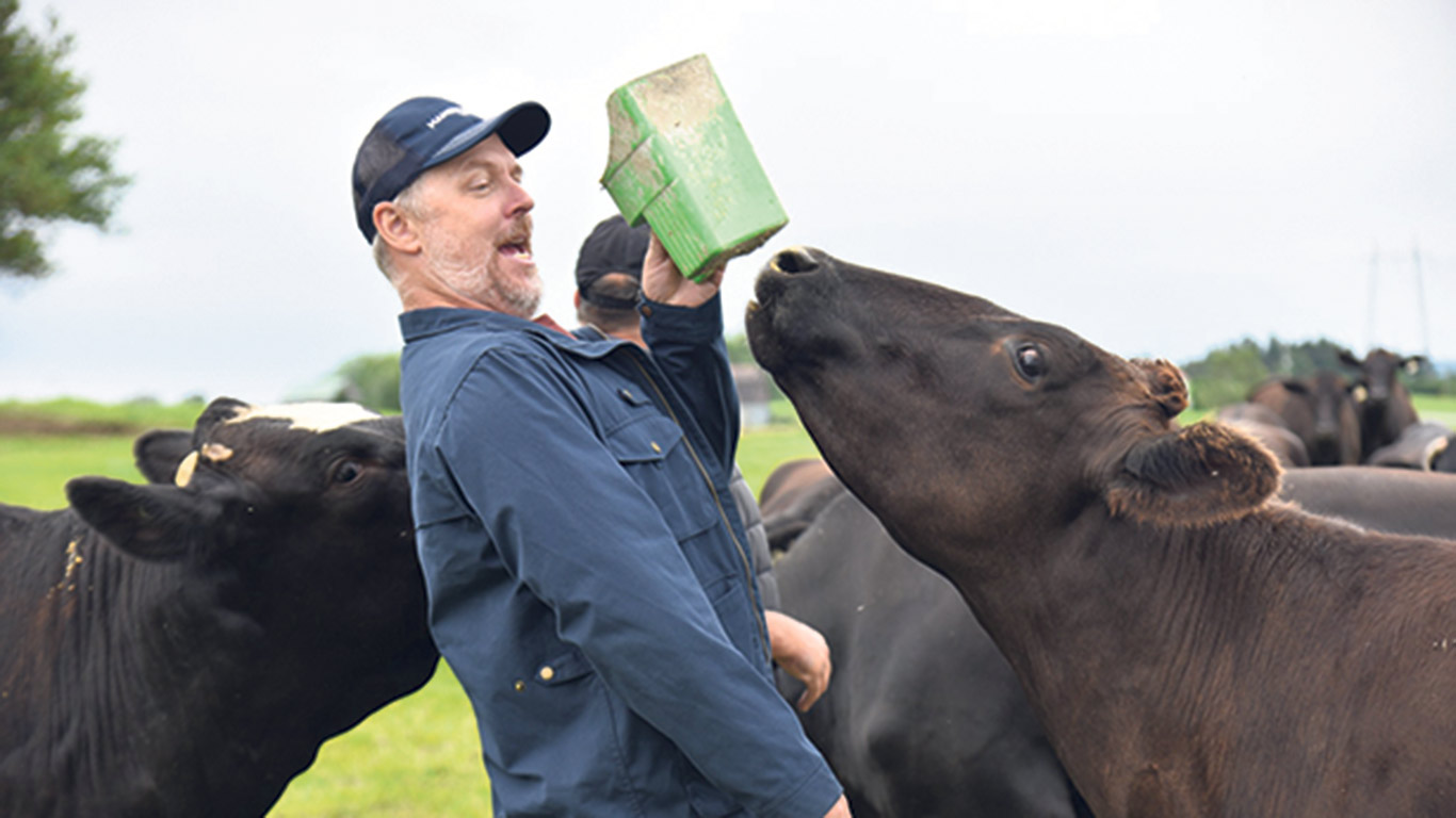 Le comédien Fabien Cloutier a été agréablement surpris par la diversité de l’offre agrotouristique de la région de son enfance. Photo : Gracieuseté de l’UPA