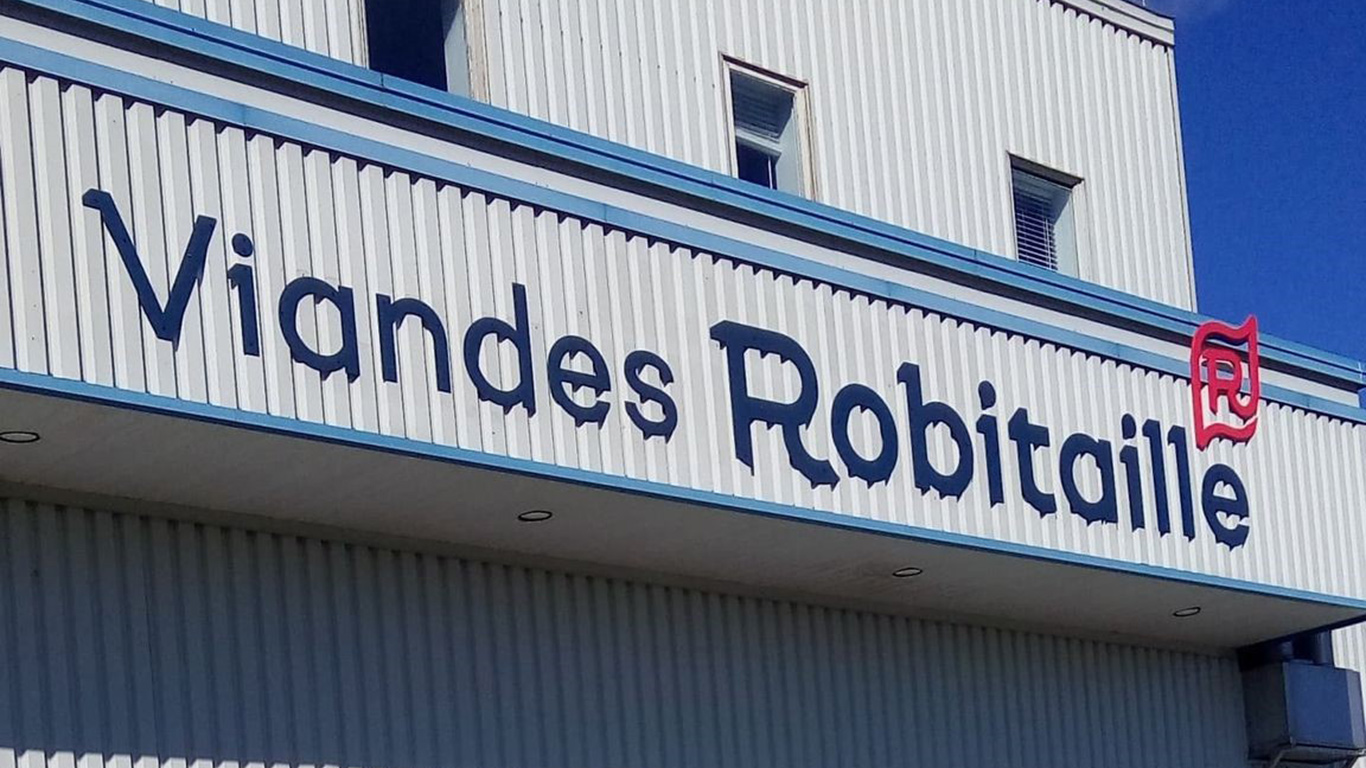 L’usine de découpe de viande de porc de l’entreprise Viandes Robitaille cessera ses activités le 17 novembre. Photo : Facebook/Viandes Robitaille